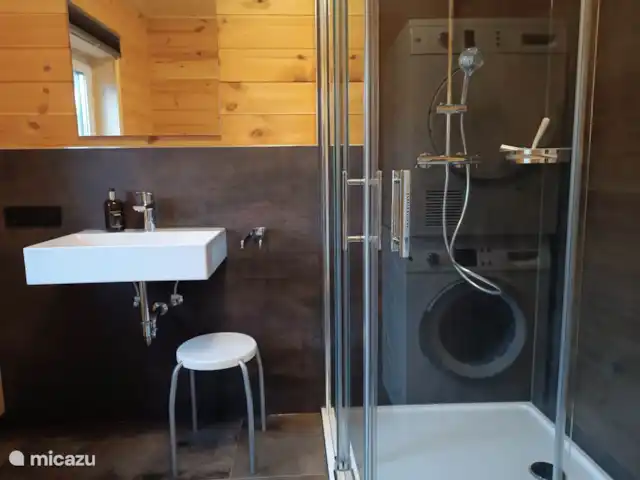 Casa de vacaciones Eifel cerca de Cochem en Alemania, Eifel, Wagenhausen - cabaña de madera Baño casa azul en Wagenhausen, Eifel, Alemania
