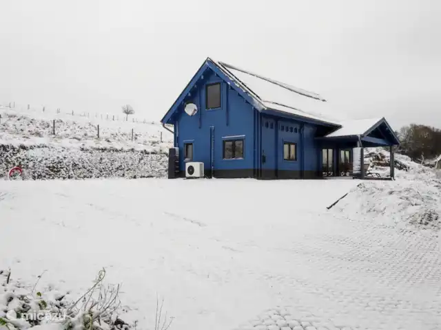Casa de vacaciones Eifel cerca de Cochem en Alemania, Eifel, Wagenhausen - cabaña de madera Casa azul de invierno en Wagenhausen, Eifel, Alemania