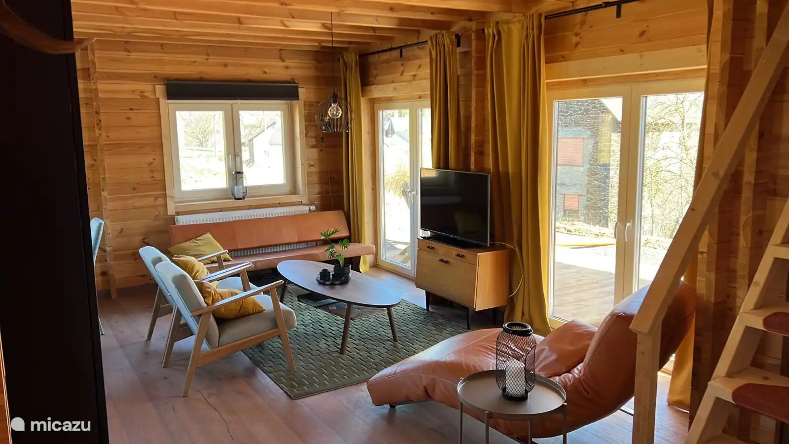 Blaues Haus im Wohnzimmer in Wagenhausen, Eifel, Deutschland