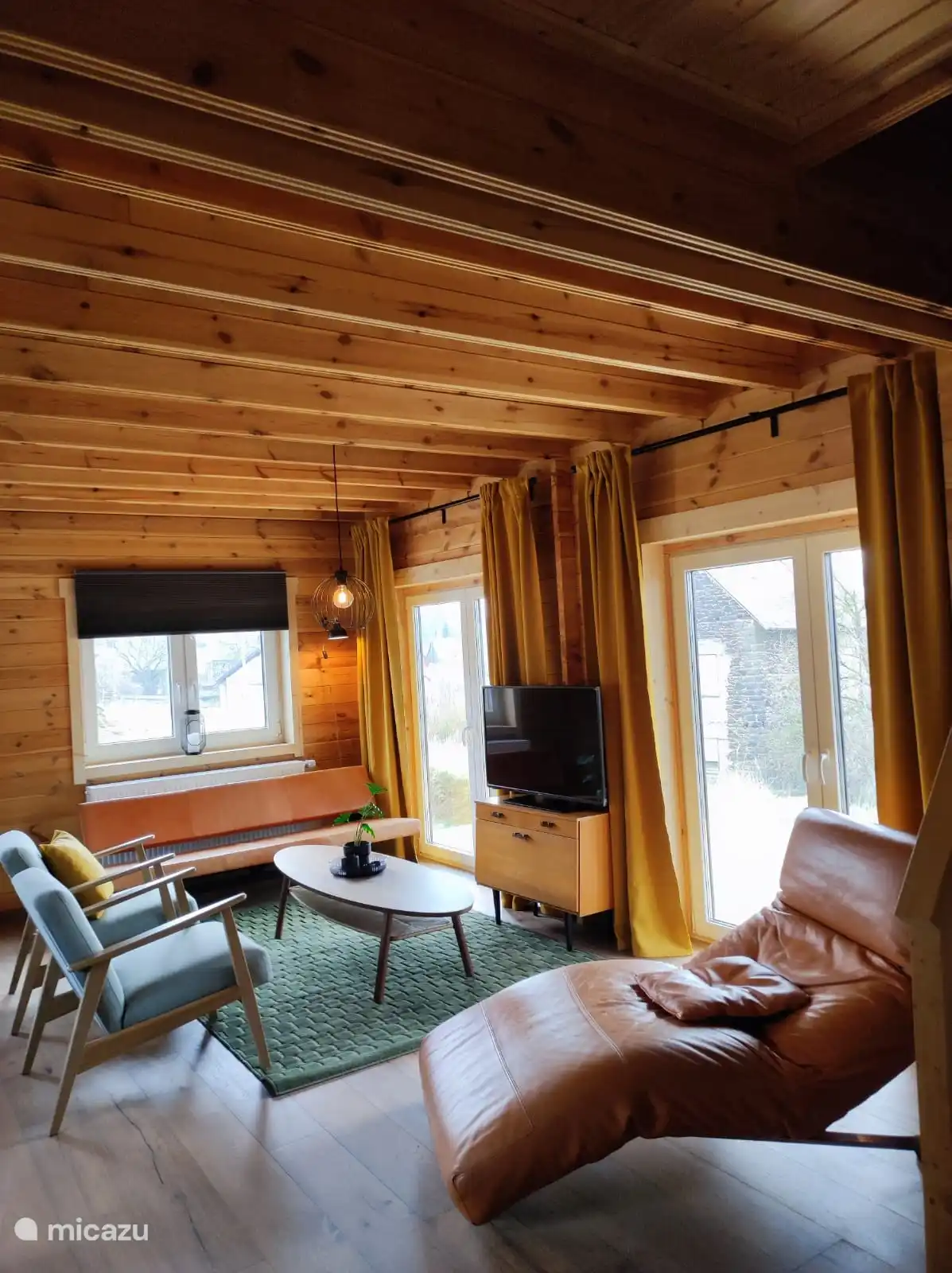 Blaues Haus im Wohnzimmer in Wagenhausen, Eifel, Deutschland