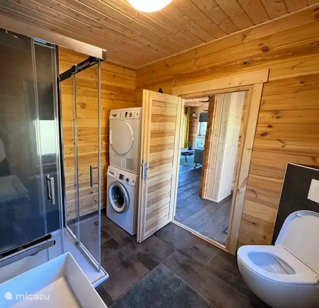 Bad und Waschmaschine von Green House in Wagenhause, Eifel, Deutschland