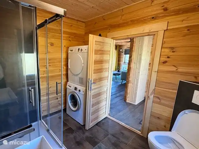 Maison de vacances Eifel près de Cochem | Allemagne, Eifel, Wagenhausen - cabane en bois / lodge Salle de bain et machine à laver de Green House à Wagenhause, Eifel, Allemagne