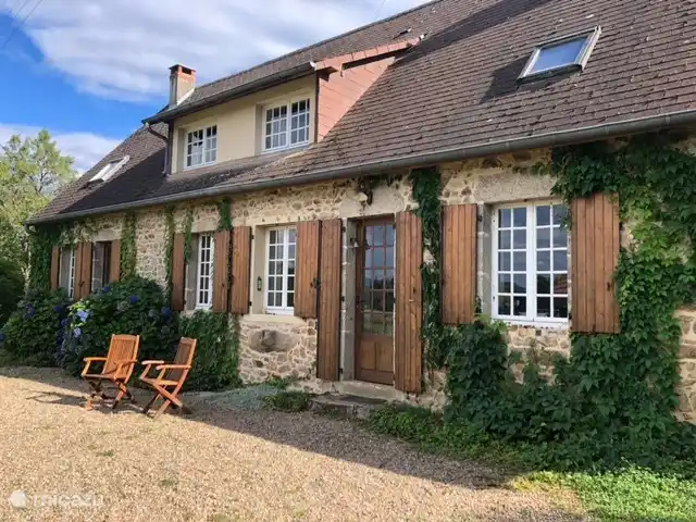 Location de Vacances France, Nièvre, Luzy, manoir / château - Les Champs Bézin Location de Vacances France, Nièvre, Luzy, manoir / château - Les Champs Bézin