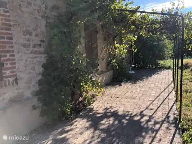 Location de Vacances France, Nièvre, Luzy, manoir / château - Les Champs Bézin