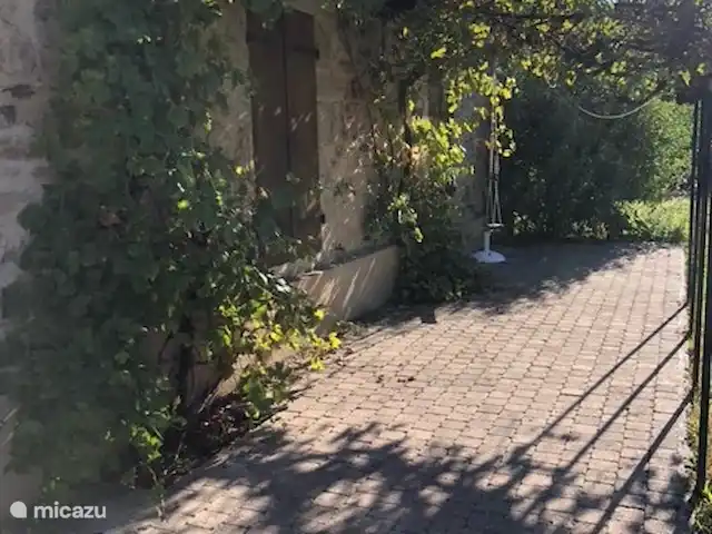 Location de Vacances France, Nièvre, Luzy, manoir / château - Les Champs Bézin