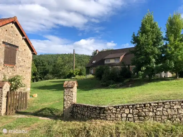 Location de Vacances France, Nièvre, Luzy, manoir / château - Les Champs Bézin