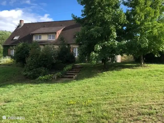Location de Vacances France, Nièvre, Luzy, manoir / château - Les Champs Bézin
