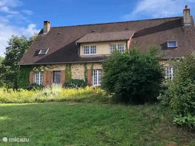 Location de Vacances France, Nièvre, Luzy, manoir / château - Les Champs Bézin
