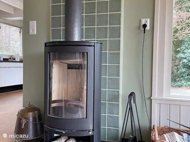 Location de Vacances Pays-Bas, Drenthe, Een, bungalow - Maison de vacances Kikker Salon spacieux avec poêle à bois
