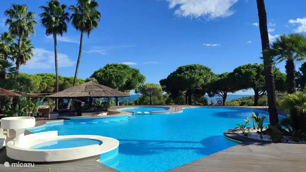 Club U ist zu Fuß erreichbar. Essen, Schwimmen und Fitnessstudio.