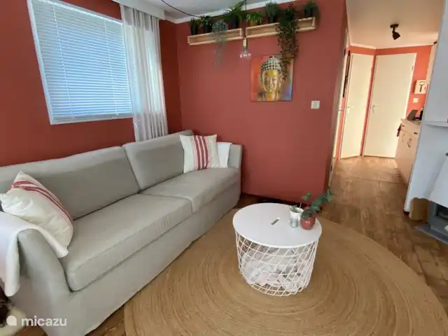 Chalet Nutter huren in Nederland, Overijssel, Nutter - chalet Woonkamer met heerlijke ruimte bank