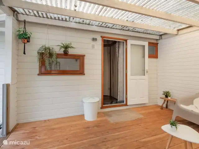 Chalet Nutter huren in Nederland, Overijssel, Nutter - chalet Mooie veranda met de entree van de chalet