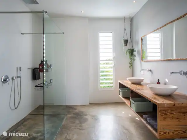 Villa de luxe, cuisine extérieure et piscine | Curaçao, Curaçao-Centre, Bottelier - villa salle de bain 1 étage