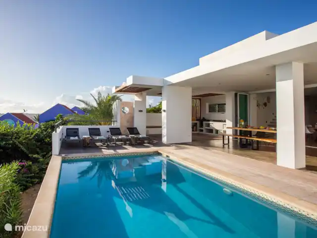 Villa de luxe, cuisine extérieure et piscine | Curaçao, Curaçao-Centre, Bottelier - villa piscine avec vue sur la douche extérieure