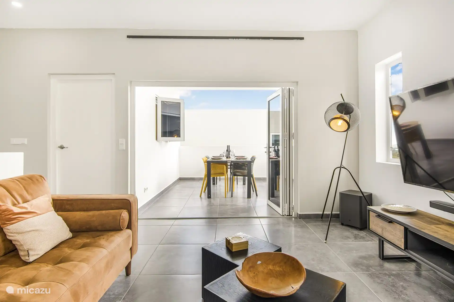 Wohnzimmer mit Balkon