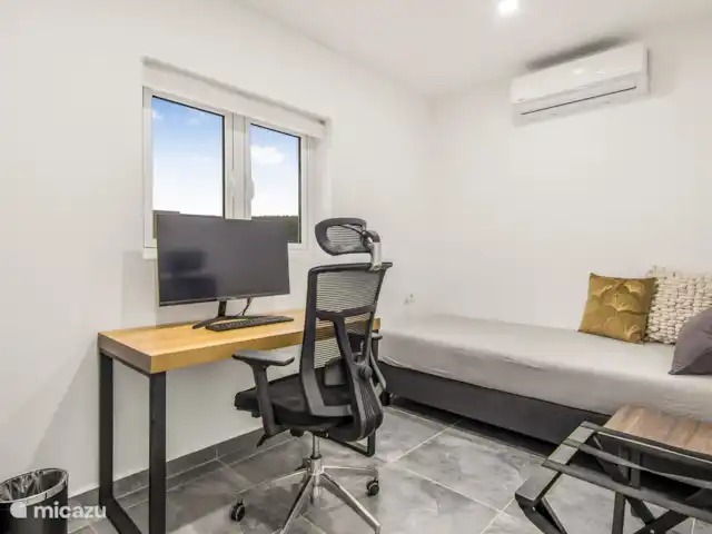 Papaya Resort huren in Curaçao, Banda Abou (west), Grote Berg - appartement Slaapkamer 3
Eenpersoonsbed, bureau, ventilator