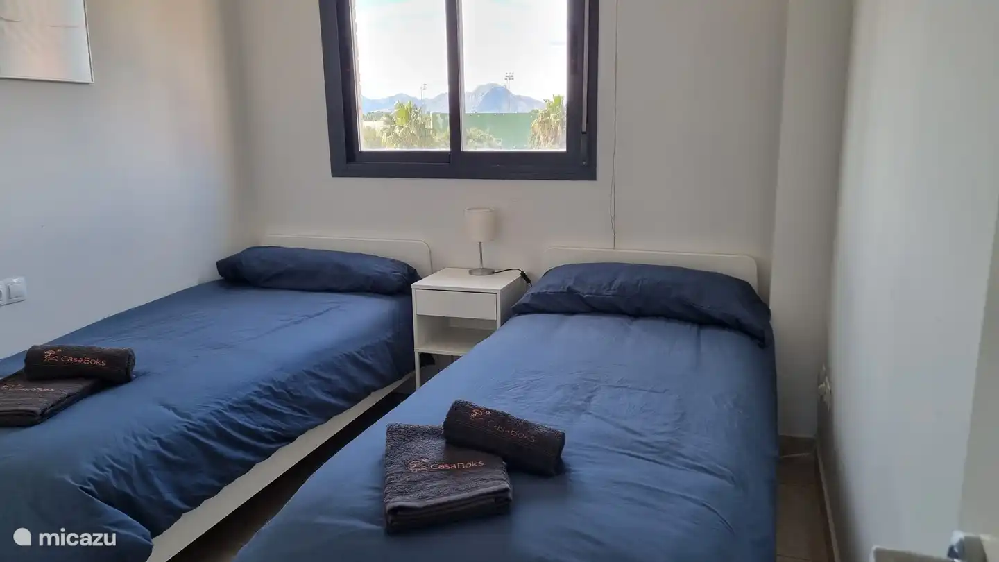 2 single beds 90 x 200 cm