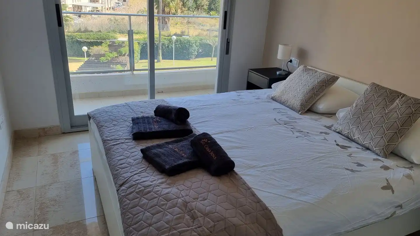 Double bed 160 x 200 cm