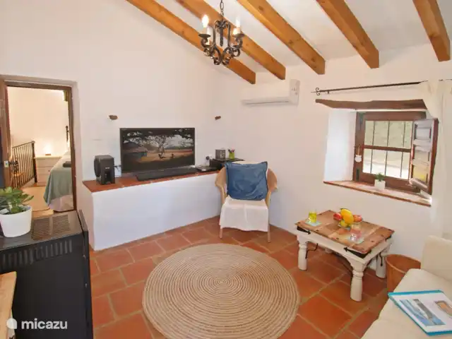 casa rural / cabaña en España, Costa del Sol, Comares – Casita Martín Desde el acogedor salón se accede a la zona de dormitorios.