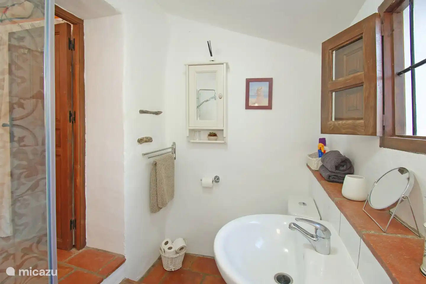 Genießen Sie hochwertige Bett- und Badwäsche für ein gemütliches und komfortables Erlebnis.