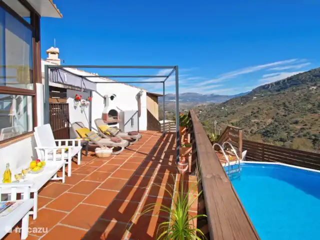 casa rural / cabaña en España, Costa del Sol, Comares – Casita Martín Adéntrese en el encantador mundo exterior. Aquí sientes la conexión con la naturaleza, un lugar tranquilo con vegetación a tu alrededor y sonidos relajantes.