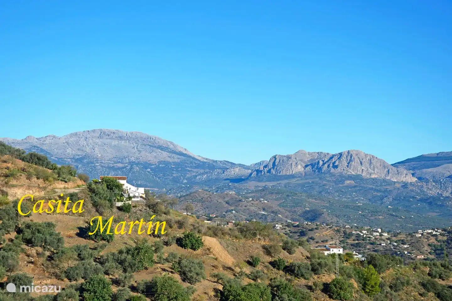 Kommen Sie und genießen Sie eine wirklich außergewöhnliche Lage, nur 5 km vom wunderschönen weiß getünchten Dorf Comares entfernt.