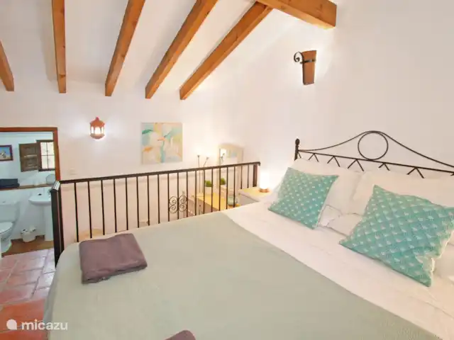 casa rural / cabaña en España, Costa del Sol, Comares – Casita Martín Experimente la máxima relajación en una cómoda cama para un sueño reparador.