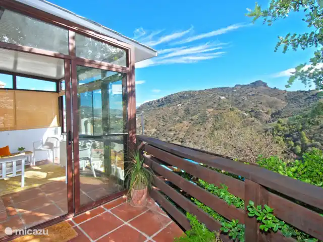 casa rural / cabaña en España, Costa del Sol, Comares – Casita Martín Ingrese a un ambiente privado y romántico, diseñado para momentos íntimos y de relajación.