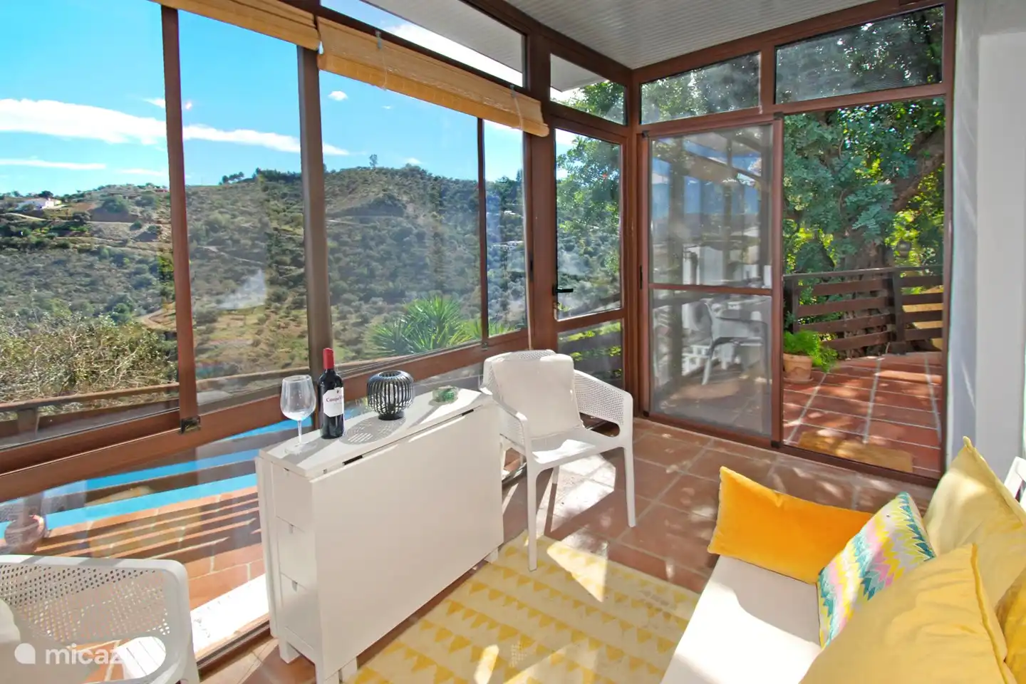 Entspannen Sie sich auf der Terrasse, genießen Sie die Aussicht und entspannen Sie sich.