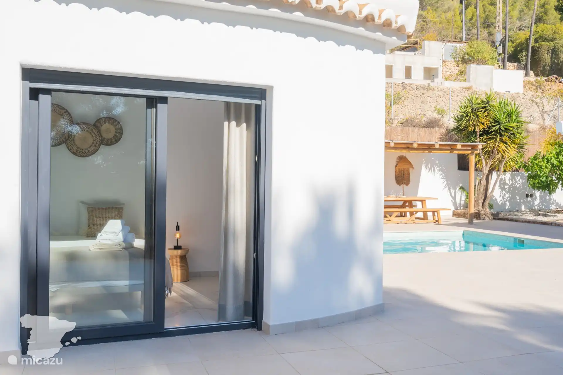 Terraza adyacente al dormitorio 2