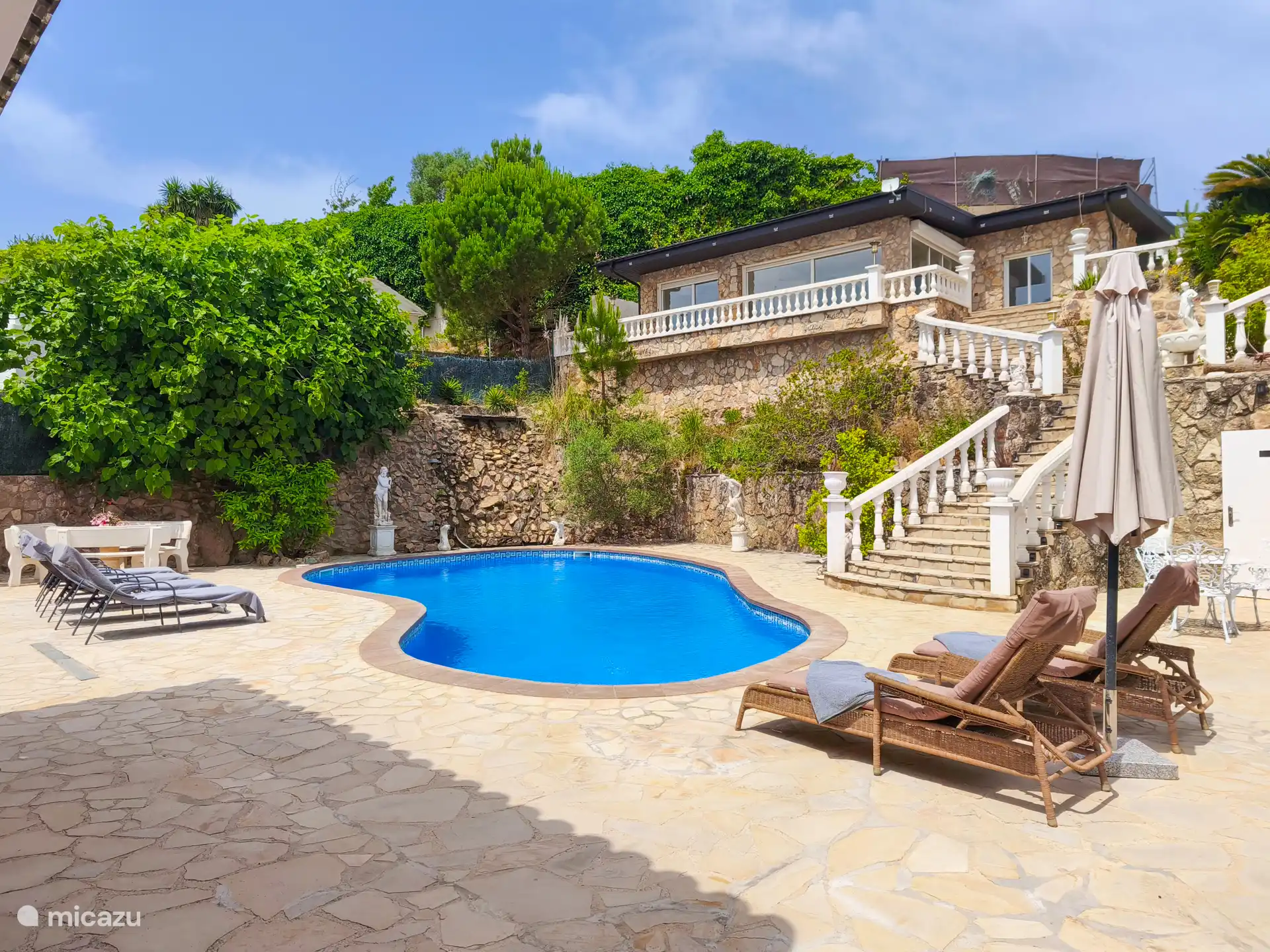 Wunderschöner Poolbereich