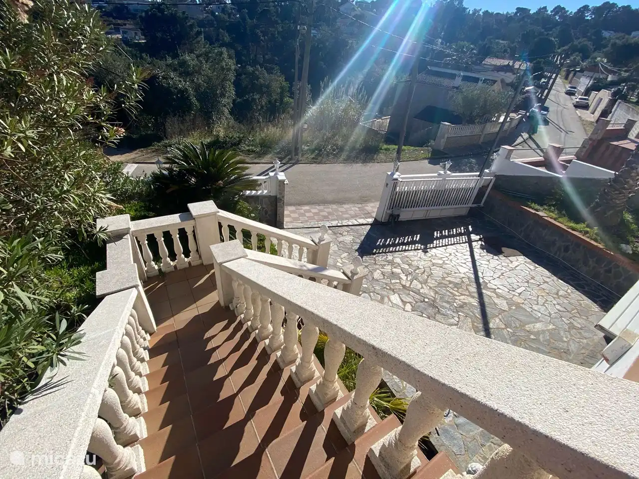 Vor dem Haus, Treppe zum Eingang des Hauses