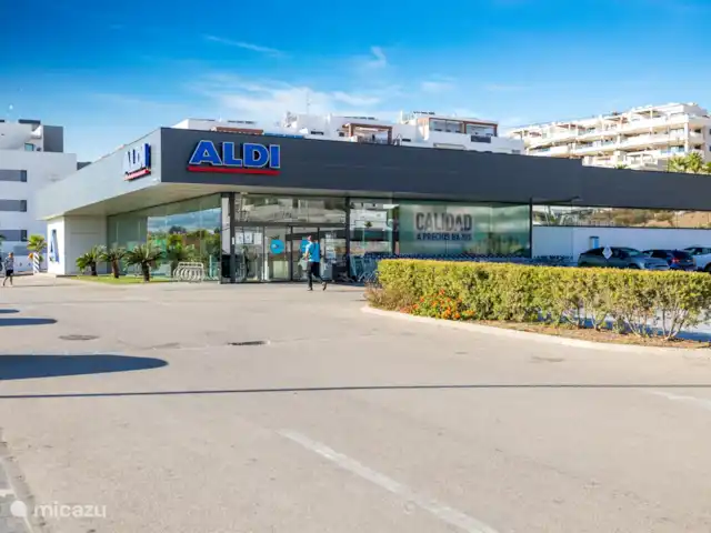 Location de Vacances Espagne, Costa del Sol, La Cala de Mijas, appartement - Casa TaJo L'Aldi à côté du complexe à 3 minutes à pied de l'appartement.