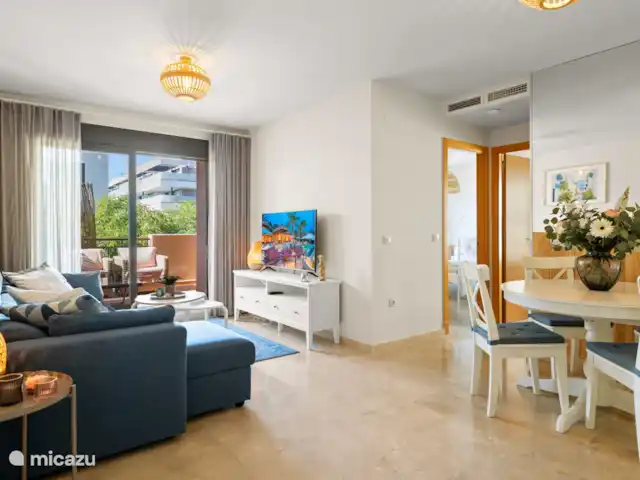Location de Vacances Espagne, Costa del Sol, La Cala de Mijas, appartement - Casa TaJo Séjour avec vue sur l'extérieur.