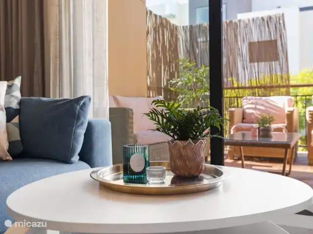 Location de Vacances Espagne, Costa del Sol, La Cala de Mijas, appartement - Casa TaJo Séjour avec vue sur l'extérieur.