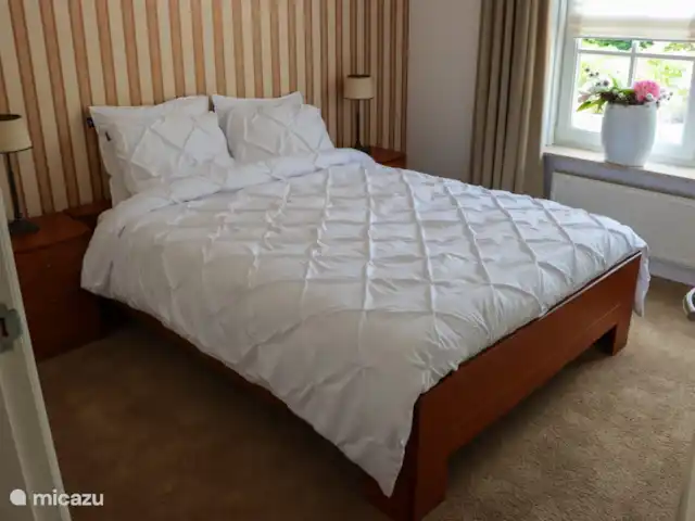 Location de Vacances Pays-Bas, Overijssel, Denekamp, maison de vacances - Maison de vacances De Sombeeck Chambre avec lit double et grand dressing