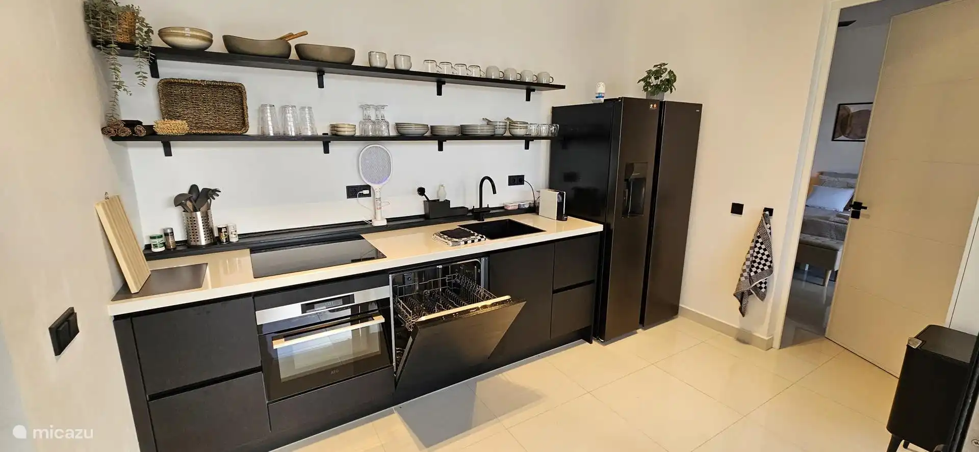 totale keuken met dubbeldeur koelkast