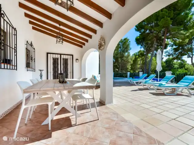 Casa La Colina en España, Costa Blanca, Benissa - villa Terraza cubierta y terraza en la piscina