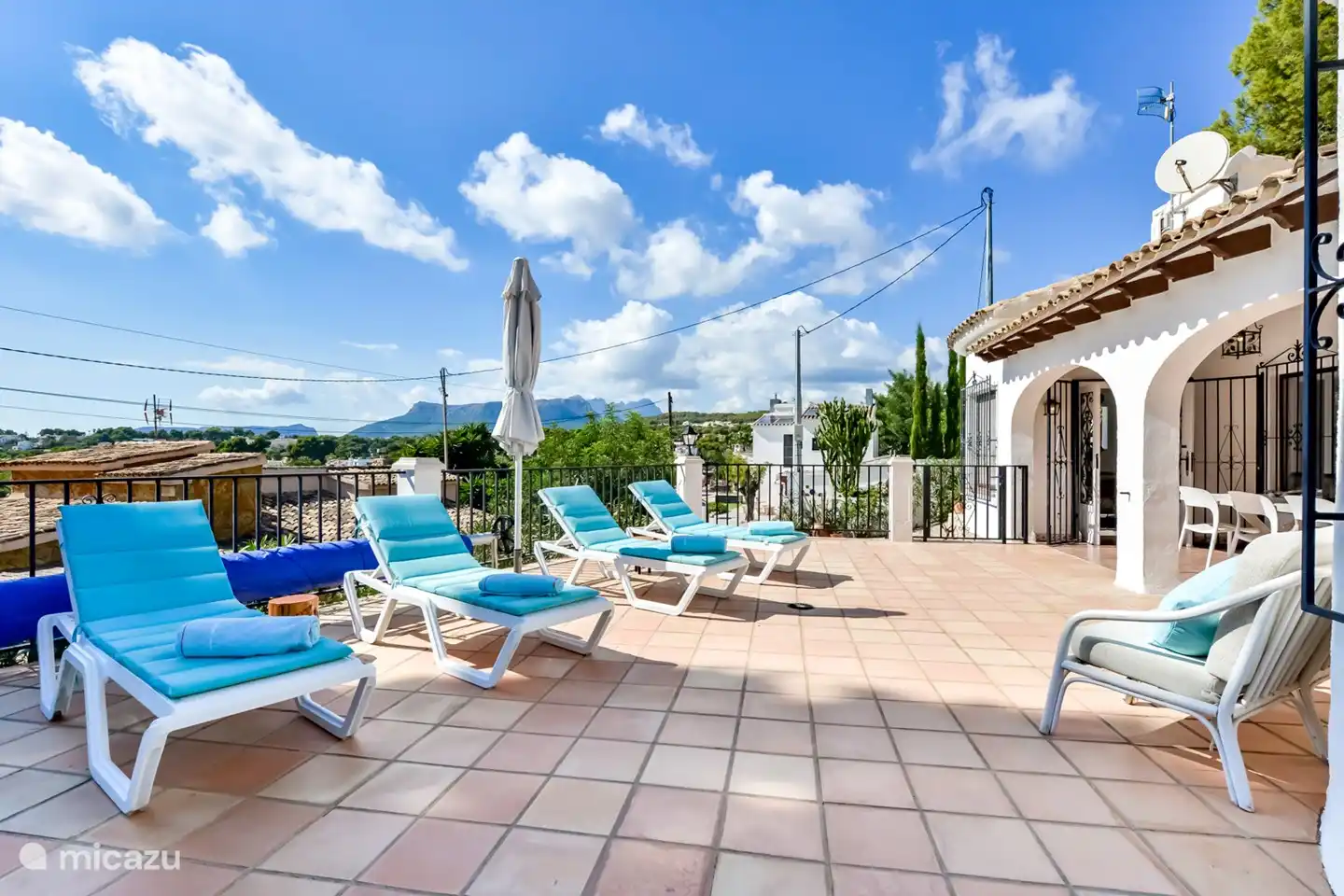 terraza de la piscina