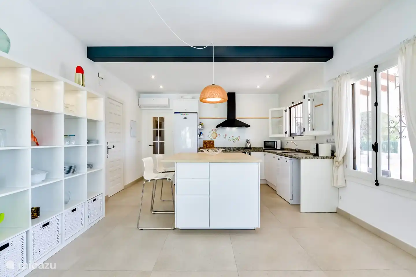 Cocina con isla de cocina