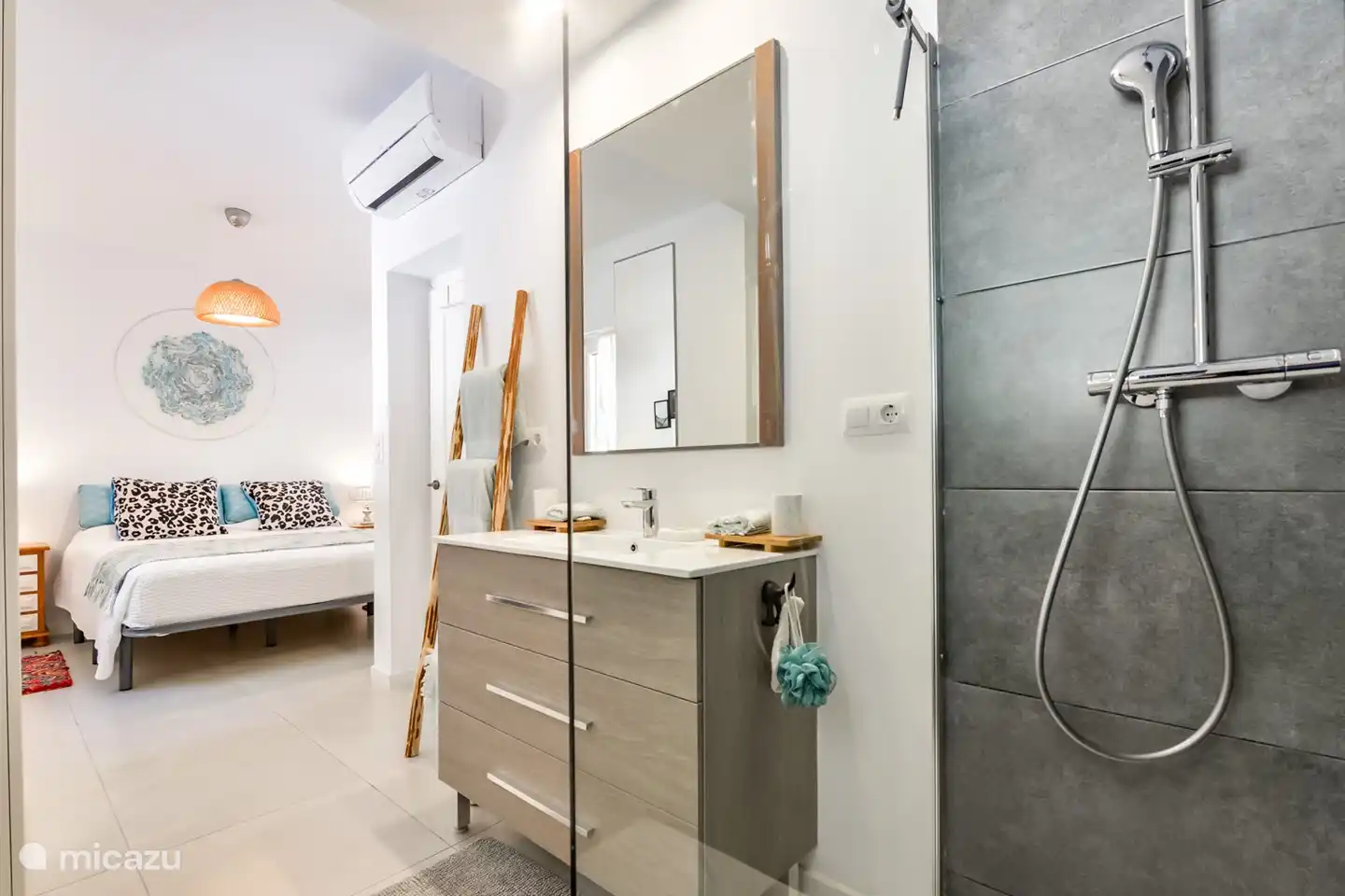 Habitación de invitados con baño en suite