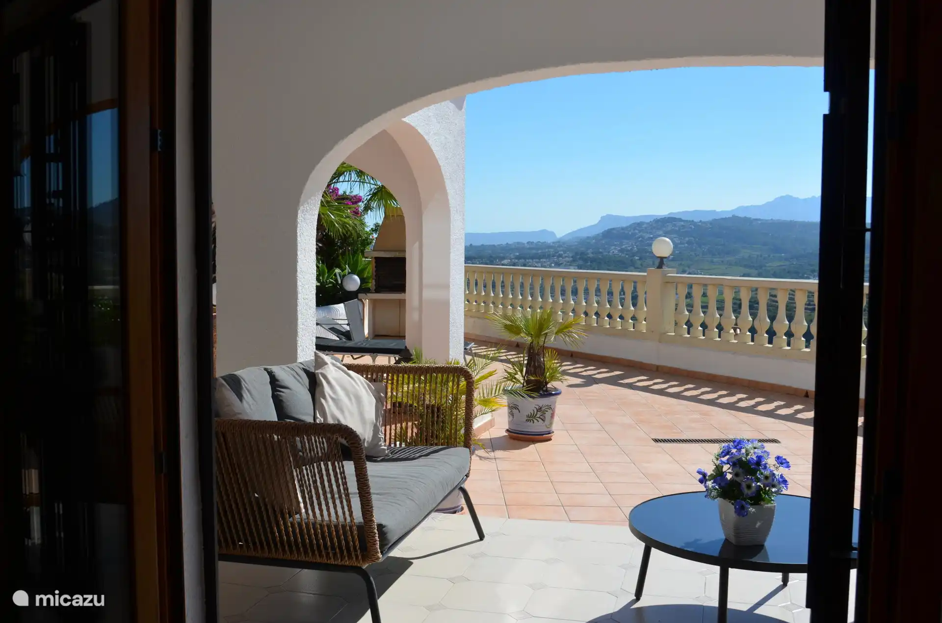 À L’EXTÉRIEUR À CASA DABUTI À BENITACHELL