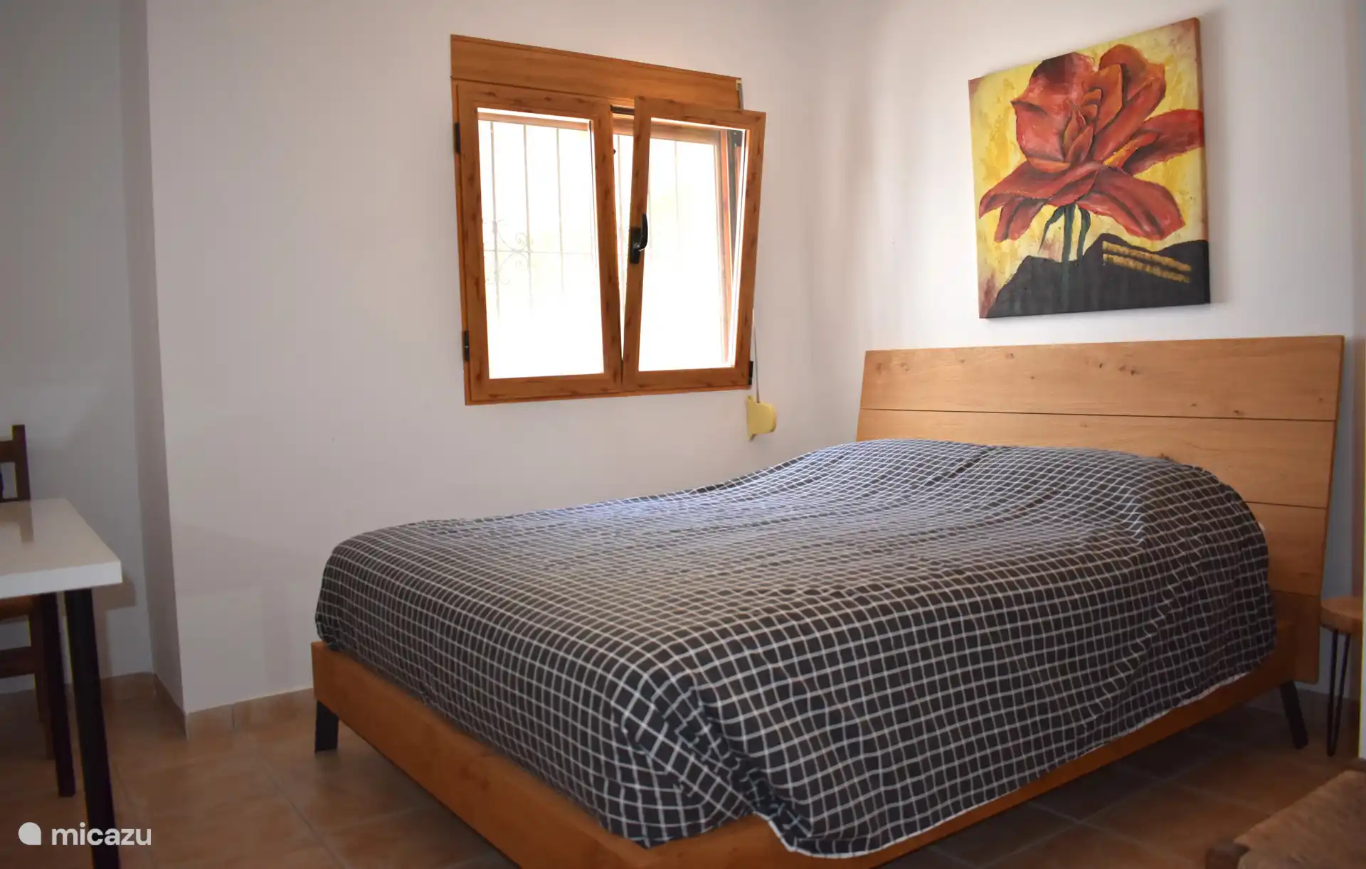 Chambre avec un lit double