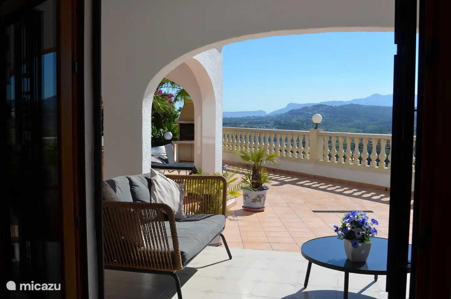 Schöne Terrasse mit Aussicht.