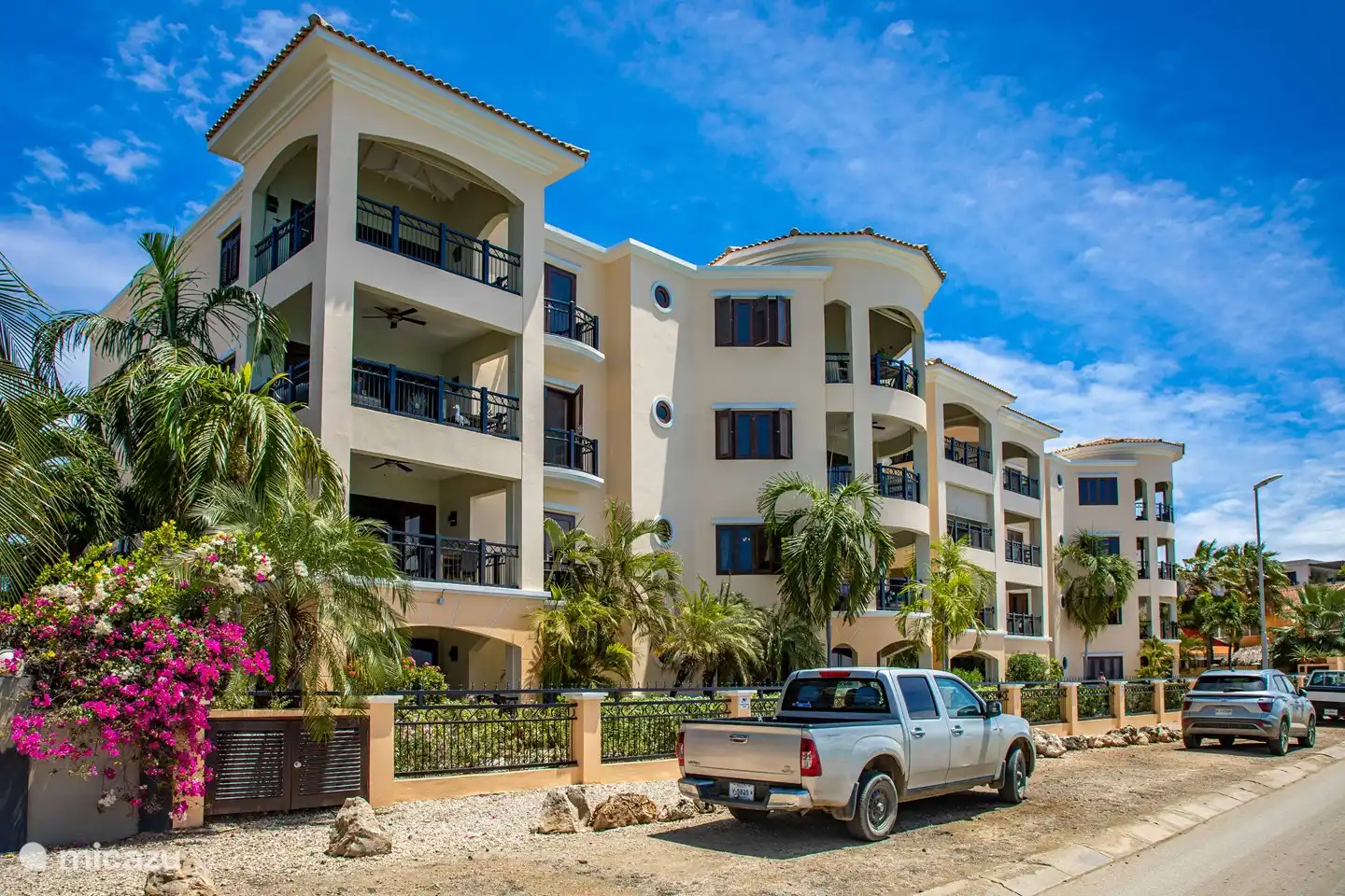 La Elegancia boulevard zijde