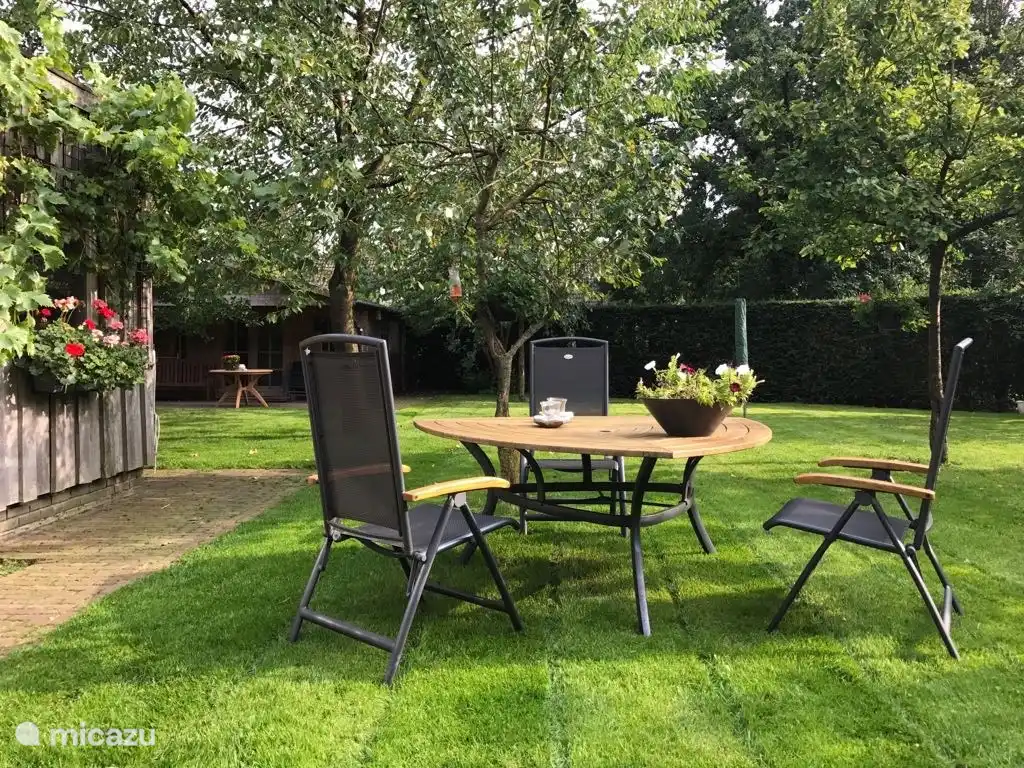 Garten in einem großen Garten mit immer Sonne oder Schatten.