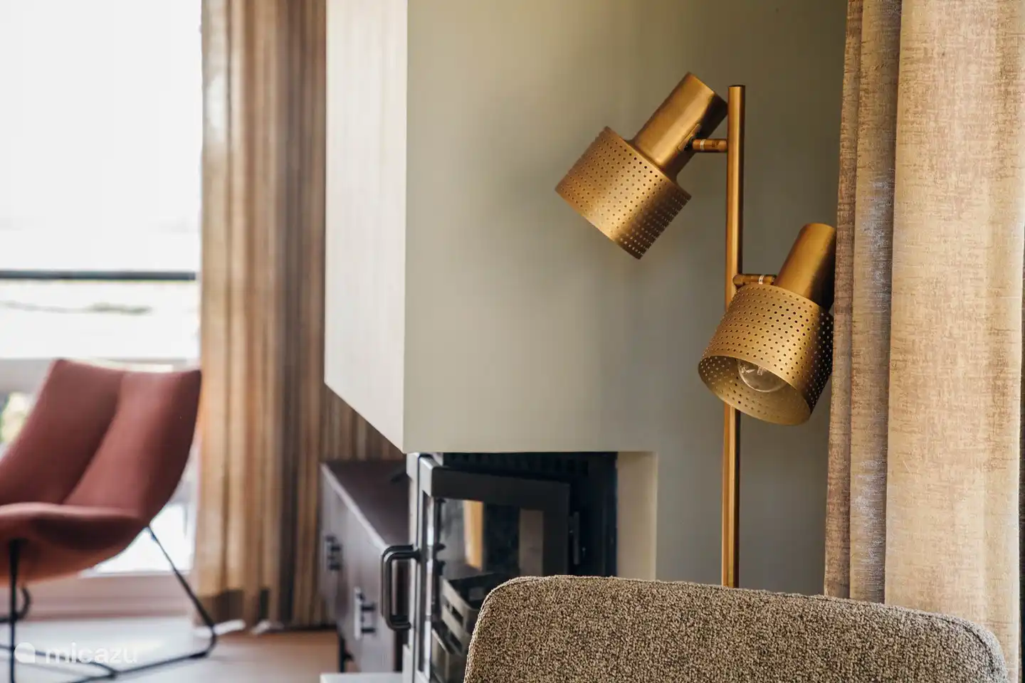 Woonkamer met open haard