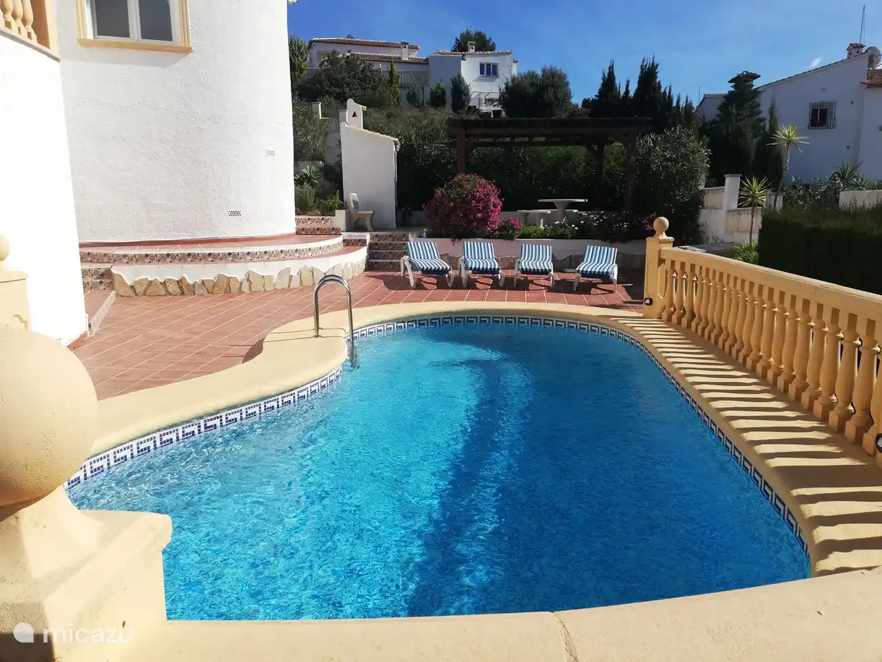 Swimmingpool mit Au&#223;enterrasse
