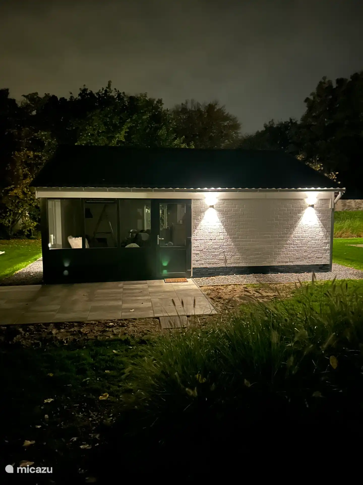 Rückseite mit großzügigem Garten und viel freiem Blick