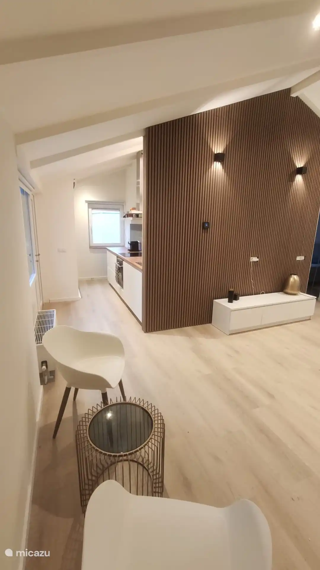 Esszimmer mit Blick auf die offene Küche